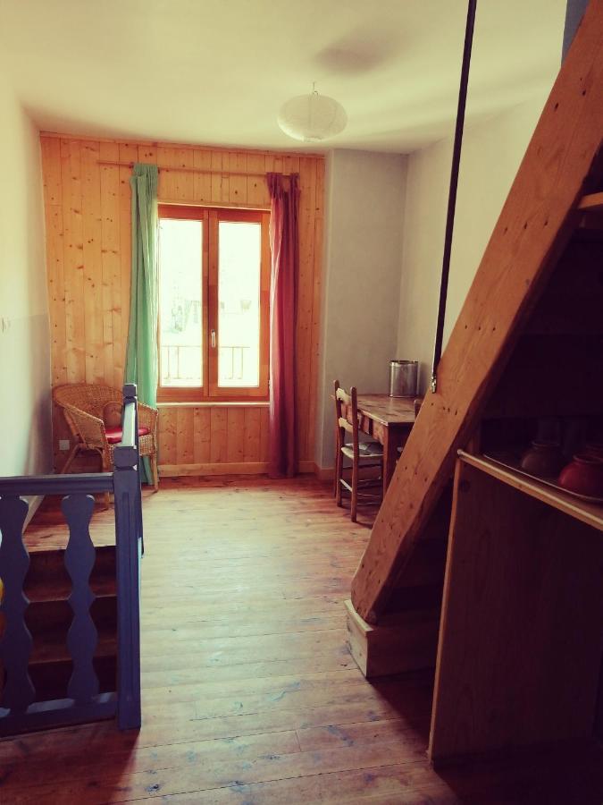 File Dans Ta Chambre ! Le Monastier sur Gazeille Exterior foto